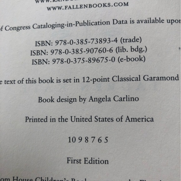 Fallen by Lauren Kate Hardcover Book- First edition - sleeve a little worn - Picture 5 of 7